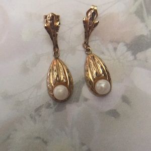 Beautiful Solid 14K Yellow Gold Cultured Pearl Dangle Earrings